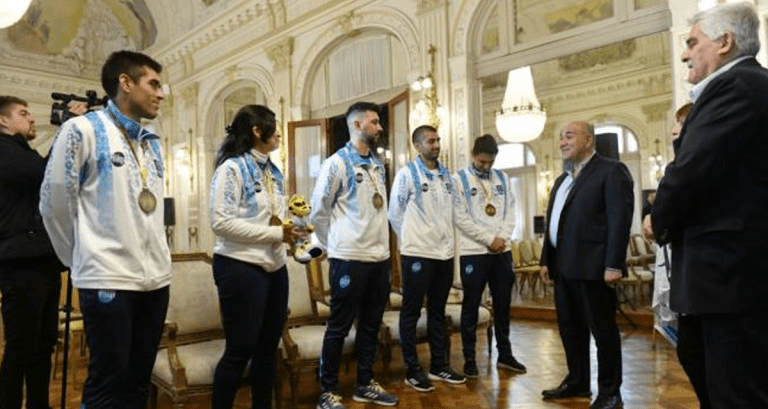 El Gobernador recibió a los campeones mundiales de cestoball