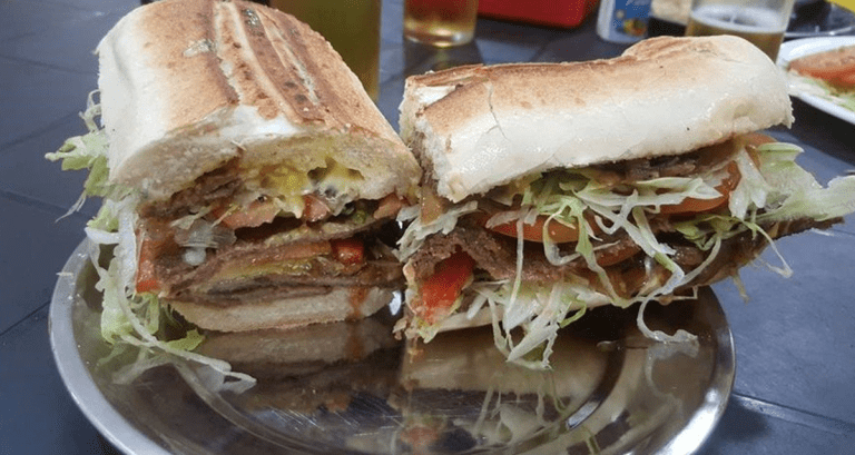 Según la FIFA, el mejor sándwich de milanesa está en Santiago del Estero. El fuerte descargo del Oficial Gordillo 