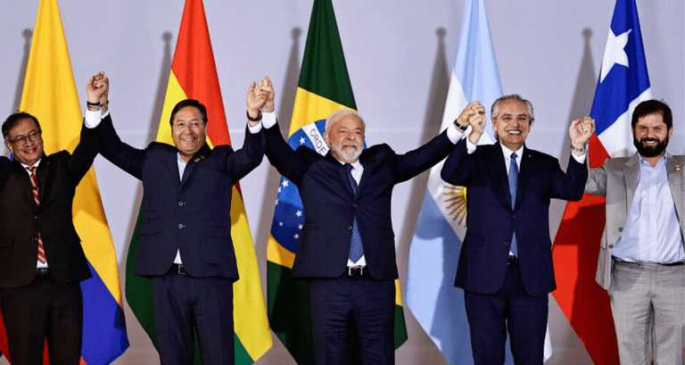 Alberto Fernández se reunió con su par Lula da Silva en el encuentro de presidentes de América del Sur