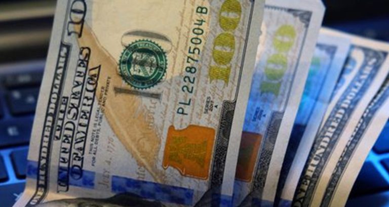 El dólar “blue” continúa en baja, en el cierre de la semana