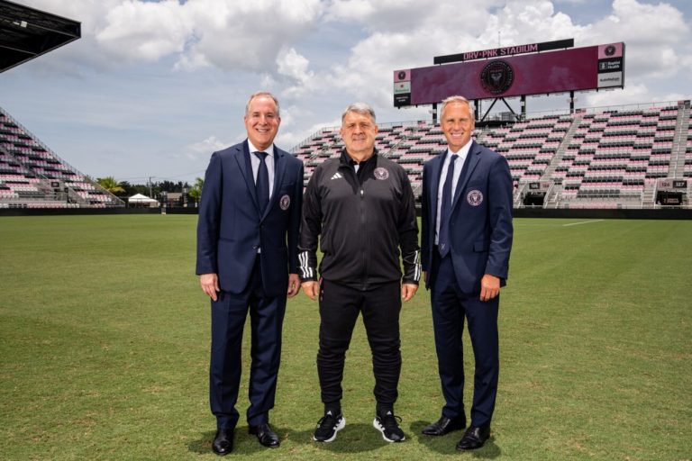 El «Tata» Martino es el nuevo DT del Inter Miami y dirigirá nuevamente a Lionel Messi