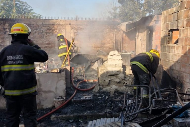 Realizan una colecta para una familia que perdió todo en un incendio