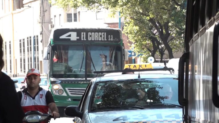 Un sujeto fue detenido por un intento de abuso en un colectivo de la Línea 4