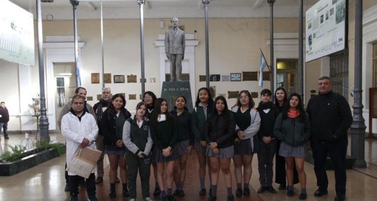 Alumnos del Instituto Carlos Guido Spano visitaron el Archivo Histórico de la UNT