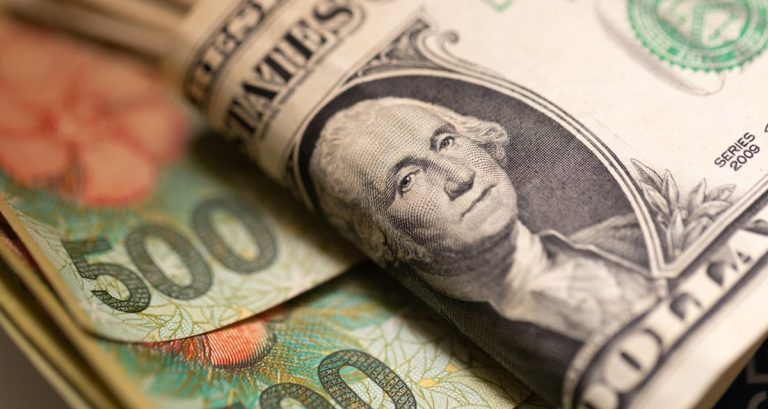 El dólar “blue” cotizó en baja casi al cierre de la semana