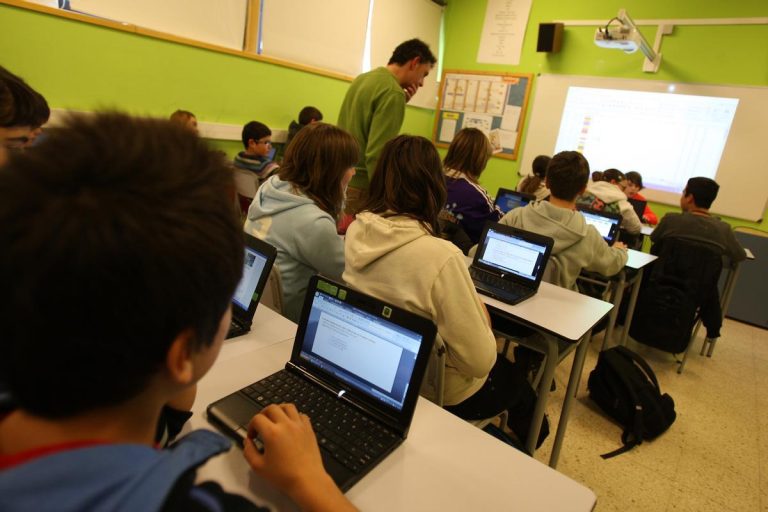 Las escuelas suecas paralizan la digitalización y vuelven a los libros de texto