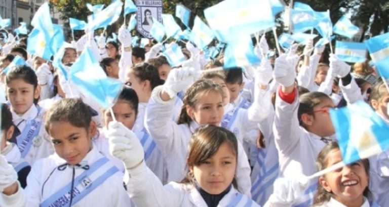 Mil alumnos tucumanos harán la promesa a la Bandera en la plaza Independencia