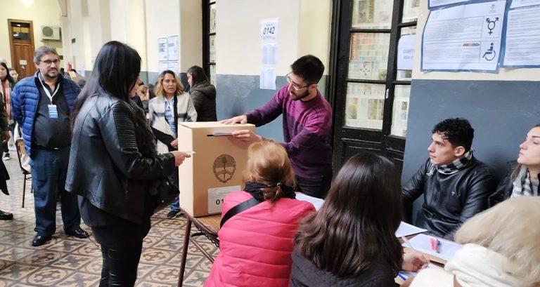 La Junta Electoral explicó los motivos de la demora en algunas escuelas