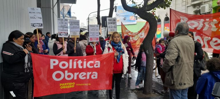 Movilizan contra el aumento del boleto en el transporte público