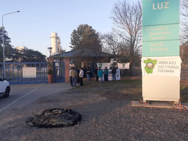 Trabajadores de Luz y Fuerza llevan adelante quite de colaboración en YPF de El Bracho