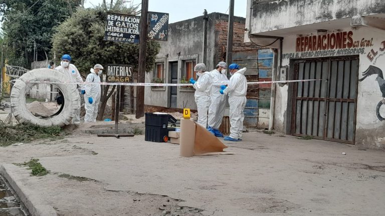 Acribillaron a balazos a un vendedor ambulante en el barrio Autopista Sur