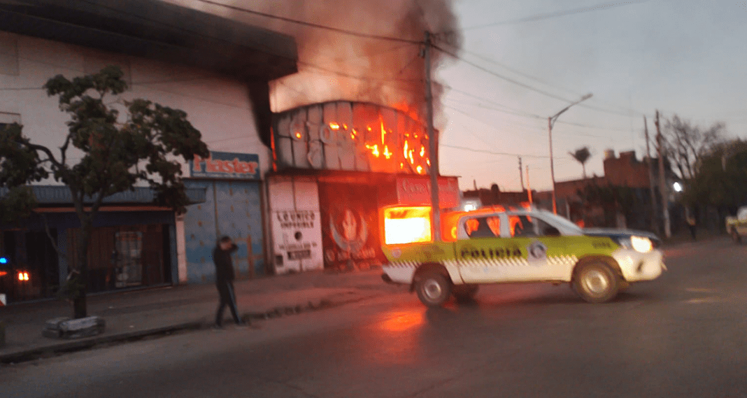 Incendio en calle viamonete