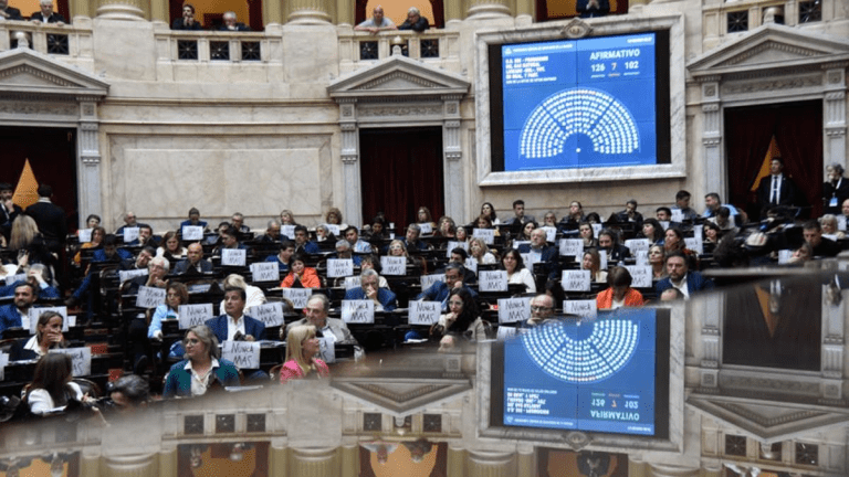 Tomarán juramento a los diputados que reemplazarán a Rossana Chahla y Mario Leito