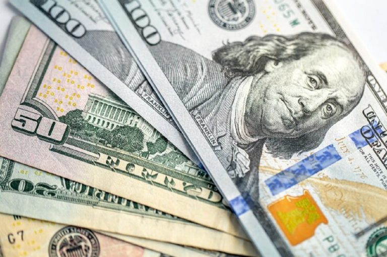 Aumenta el dólar «blue»: qué pasaría si se dolariza la economía argentina