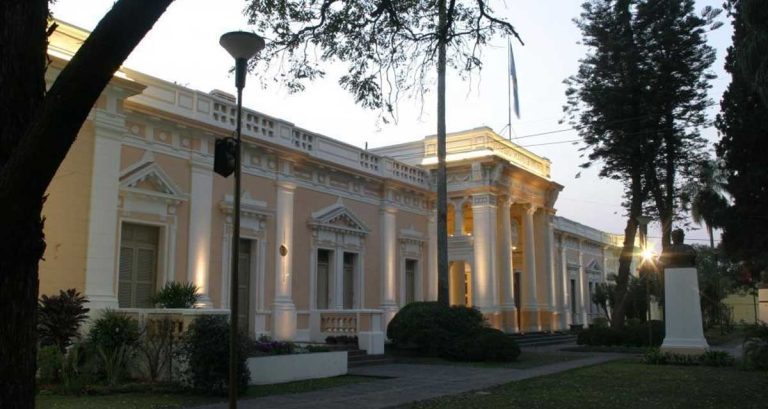 Sesiona la asamblea de la UNT para tratar la ciudadanía de las escuelas preuniversitarias