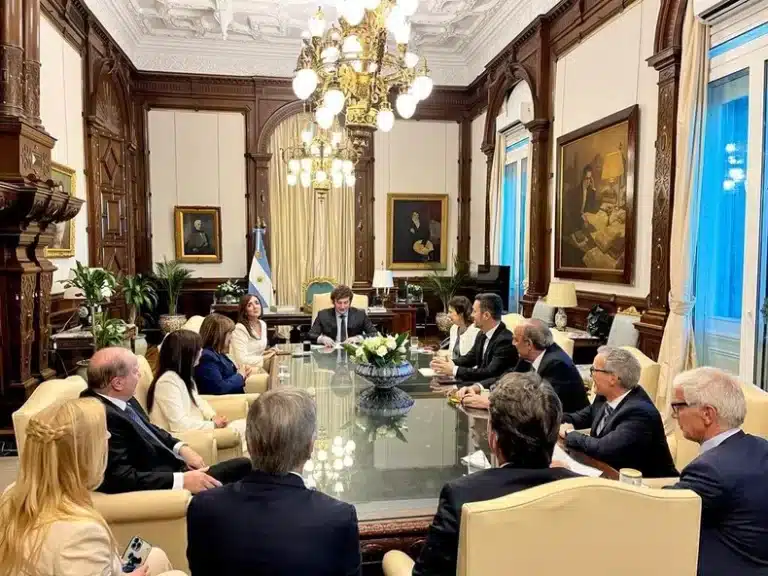 Javier Milei encabeza este lunes su primera reunión de gabinete