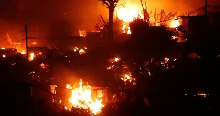 Incendios forestales en Chile: 122 muertos y 400 desaparecidos 