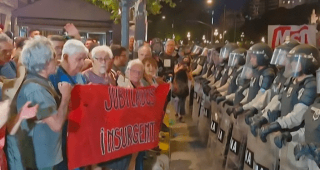 Disturbios en las puertas del Congreso: heridos de bala de goma y detenciones