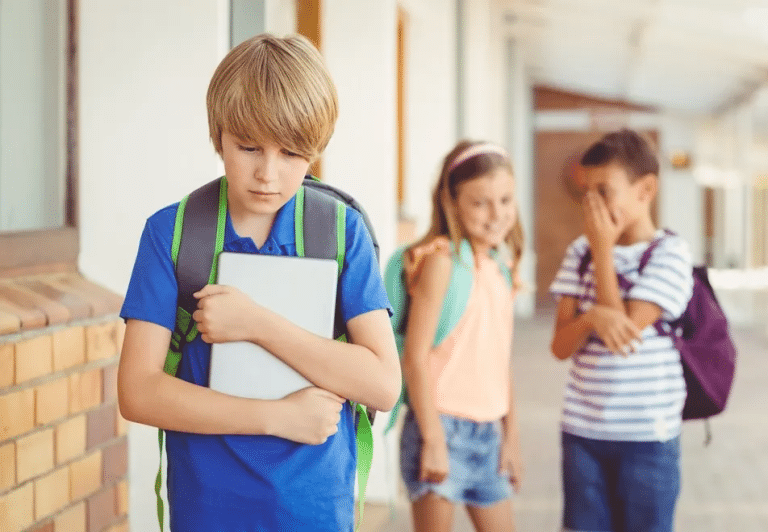 Docentes y estudiantes trabajan para prevenir el acoso y la violencia escolar