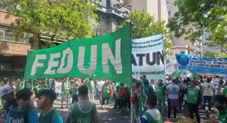 Gremios docentes convocan a un paro nacional de 48 horas