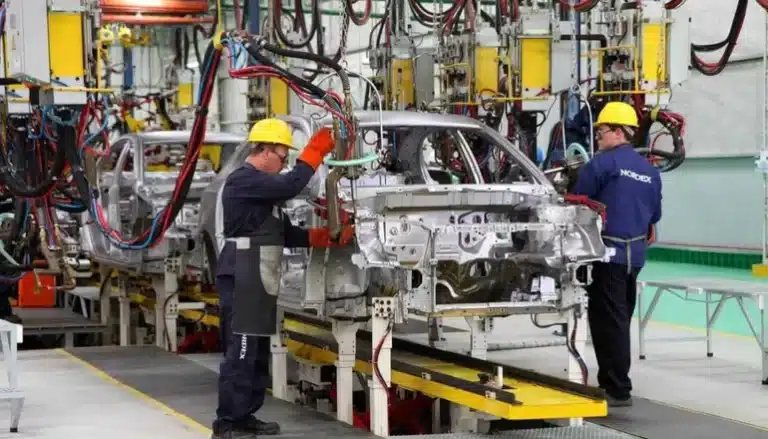 Sector automotriz en picada: seis empresas frenan su producción