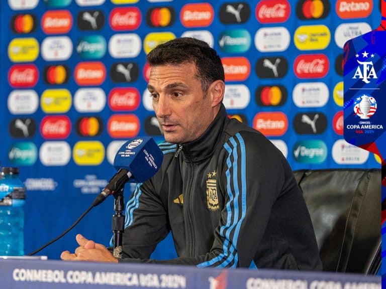 Scaloni: «En los penales, el equipo tuvo confianza ciega en el arquero»