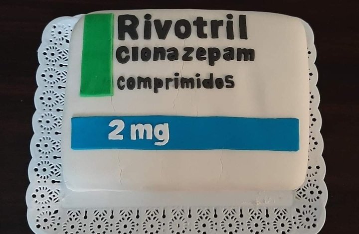 Tres adolescentes fueron expulsados de un colegio por llevar una torta con clonazepam