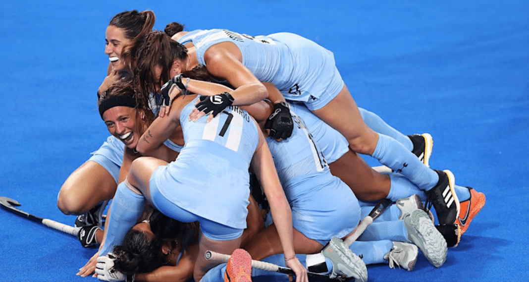 Las Leonas vuelven bronceadas de París