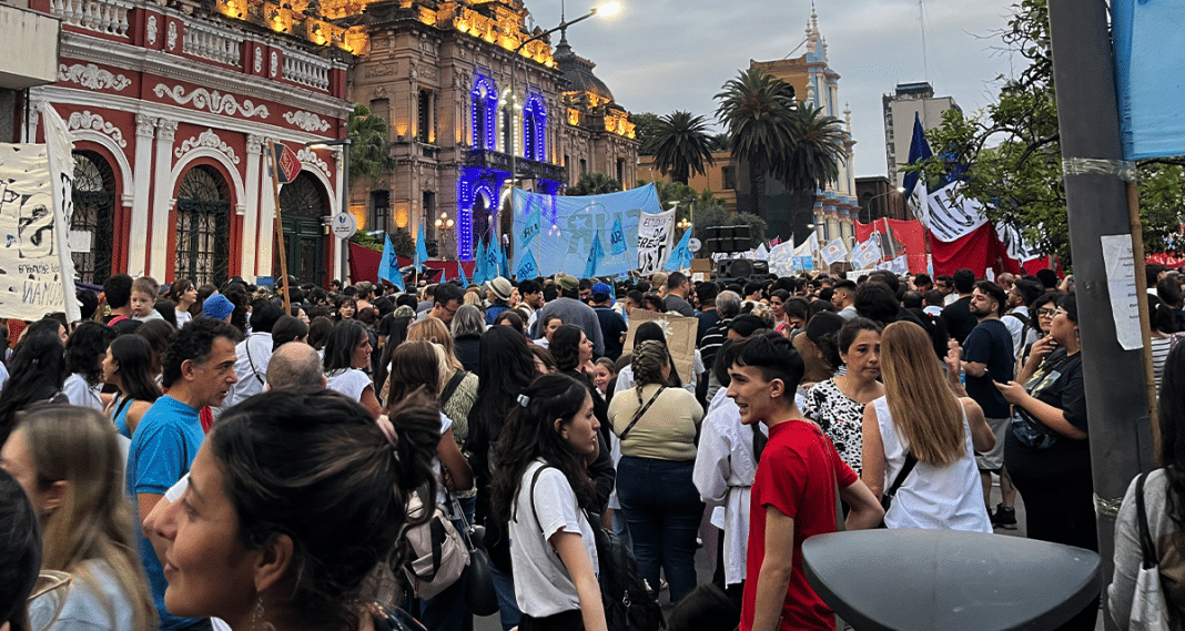 Más de 4000 tucumanos marcharon en defensa de la educación pública