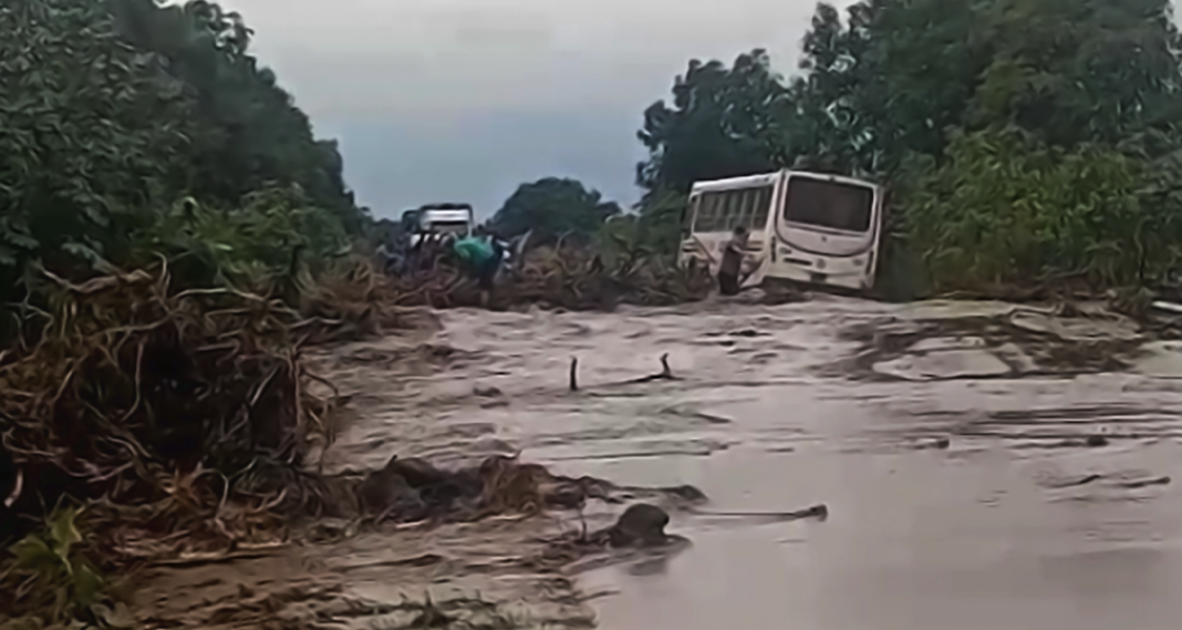 El temporal golpeó a Tucumán: fuertes lluvias, caminos anegados y daños materiales