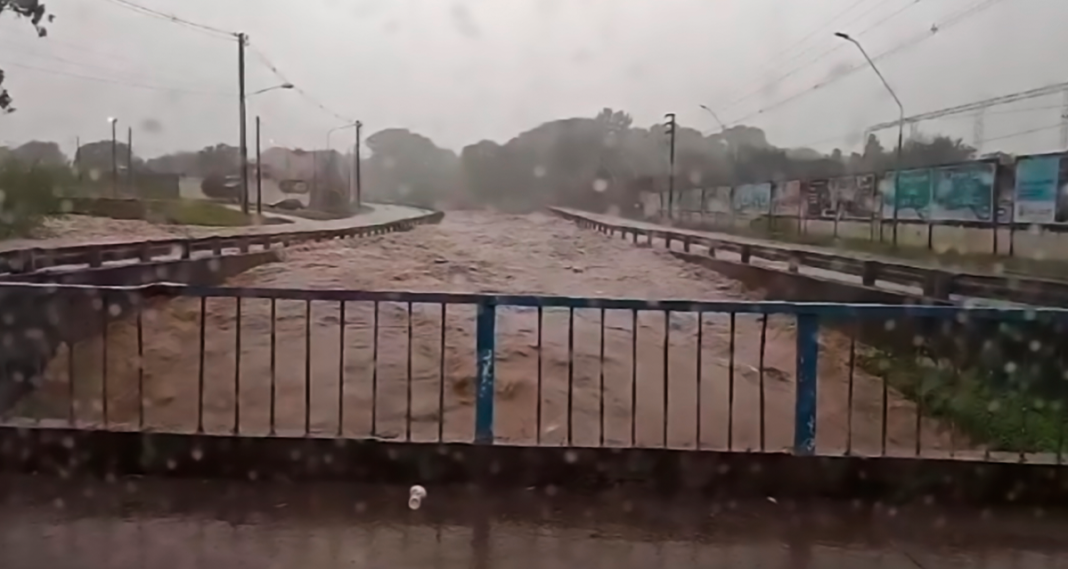 Tucumán bajo el agua: impactantes imágenes del temporal (VIDEO)